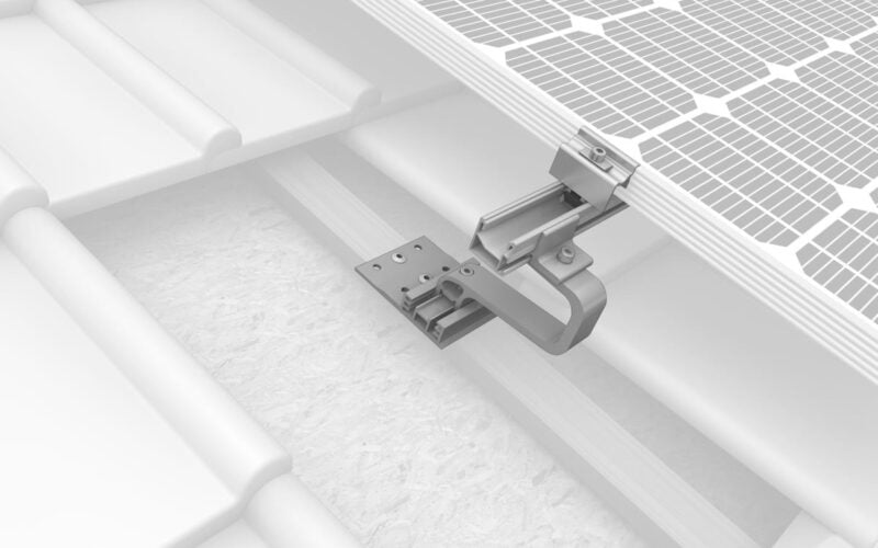 kunnen zonnepanelen tegen storm of harde wind