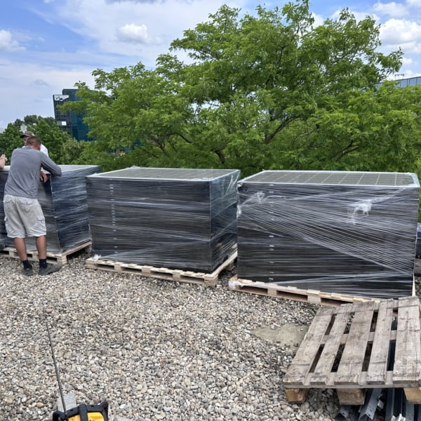 280 zonnepanelen verhuizen in rotterdam