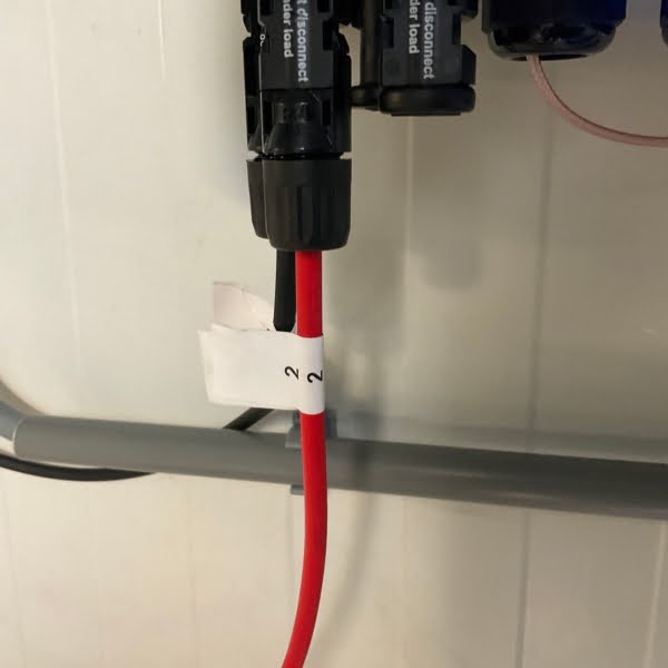 bedrijfspand met een platdak installatie in stolwijk
