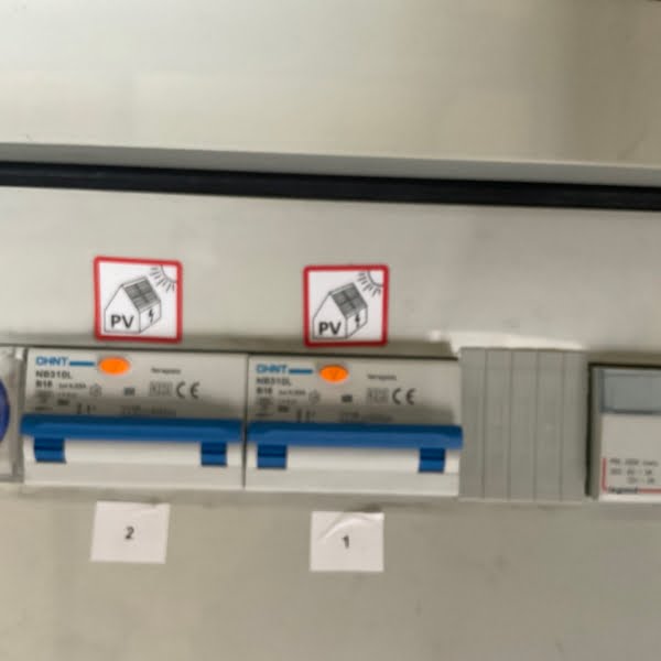 bedrijfspand met een platdak installatie in stolwijk