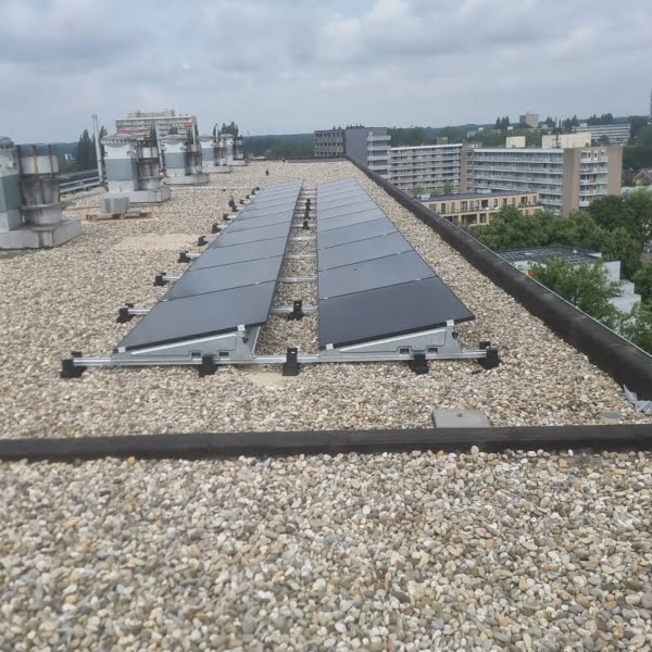 kantoorpand met een platdak in rotterdam