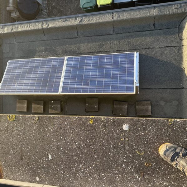 zonnepanelen vervangen op een plat dak in oud beijerland