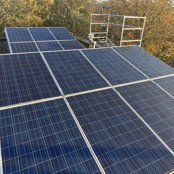 zonnepanelen vervangen op een plat dak in oud beijerland